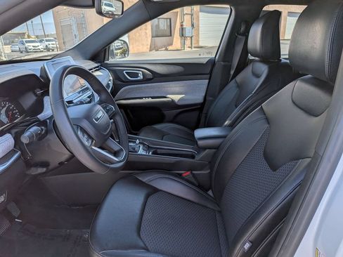 Used 2025 Jeep Compass Latitude w/ Sun & Sound Group AWD/4WD image 15