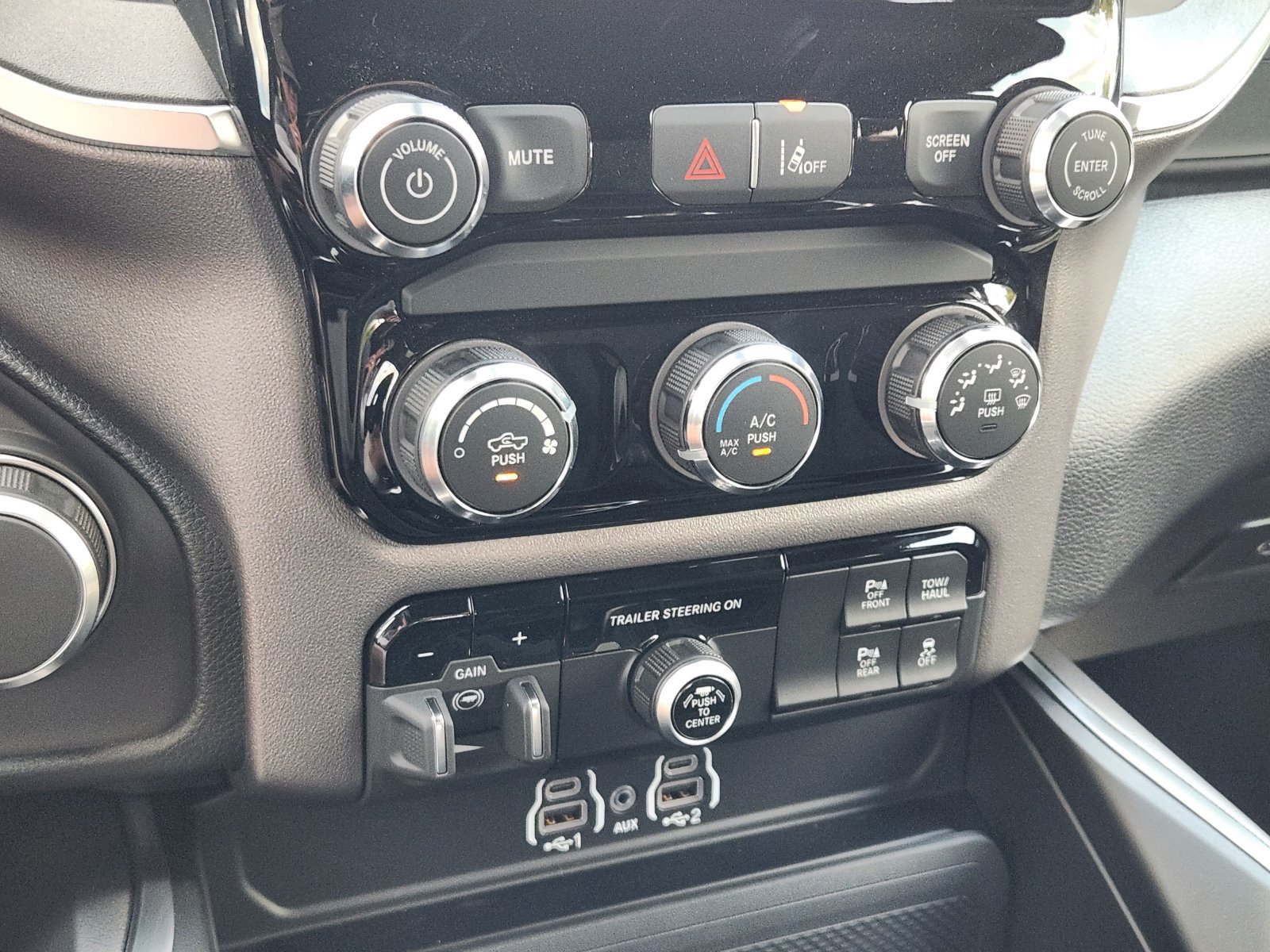 New 2026 RAM 1500 Express AWD/4WD image 18