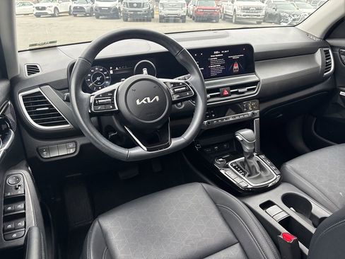 Used 2024 Kia Seltos SX w/ SX Sunroof Package image 4