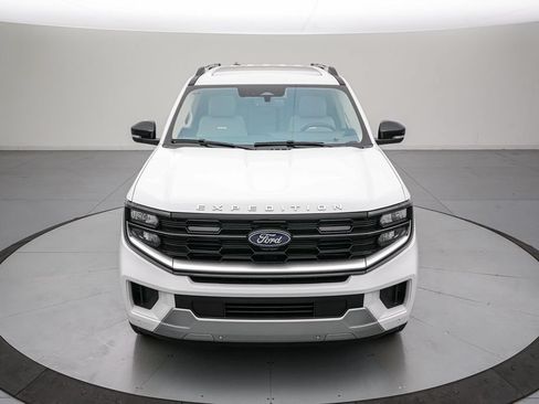 Certified 2025 Ford Expedition Platinum AWD/4WD image 9