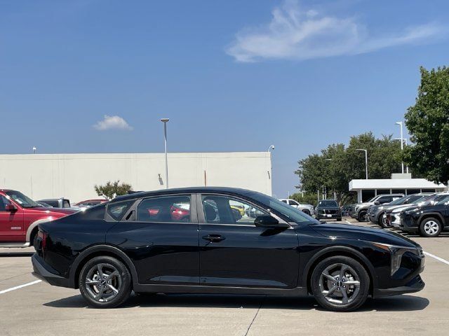 Used 2025 Kia K4 FWD image 3
