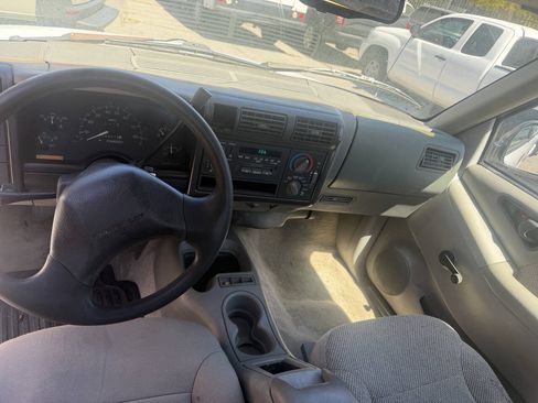 Used 1994 Chevrolet S10 Pickup LS RWD image 7