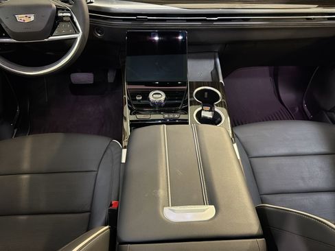 Used 2025 Cadillac Escalade Premium Luxury AWD/4WD image 22