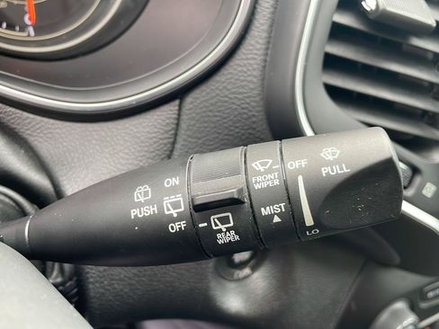Used 2023 Jeep Cherokee Altitude Lux AWD/4WD image 18
