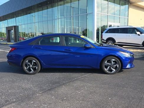 Certified 2023 Hyundai Elantra SEL w/ Convenience Package FWD image 18