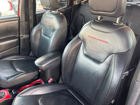 Used 2017 Jeep Renegade Trailhawk w/ Premium Trailhawk Package image 27