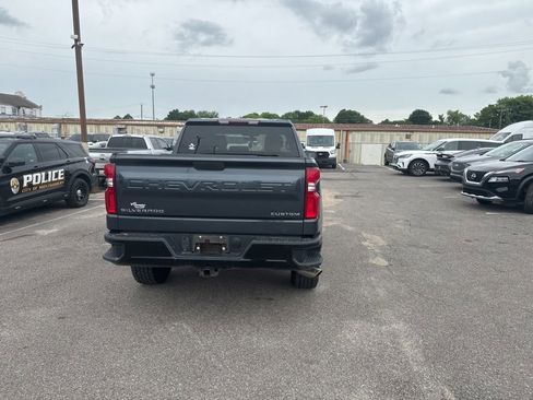 Used 2021 Chevrolet Silverado 1500 Custom Trail Boss AWD/4WD image 14