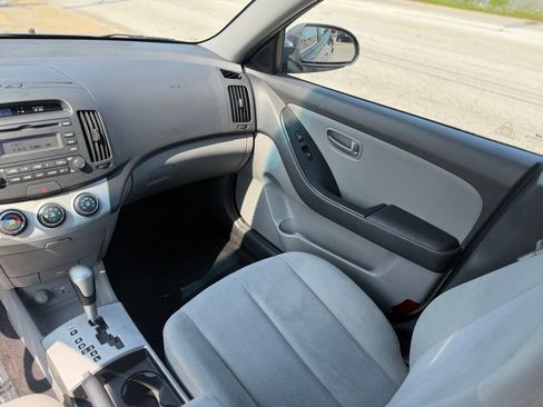 Used 2009 Hyundai Elantra SE FWD image 18