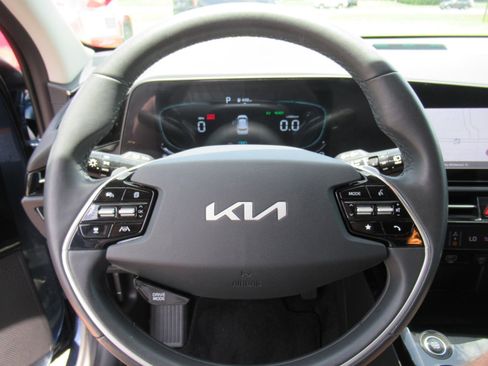 Used 2023 Kia Niro EX FWD image 23