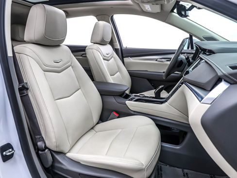 Used 2021 Cadillac XT5 Premium Luxury image 7