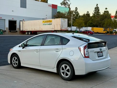 Used 2015 Toyota Prius Two FWD image 3