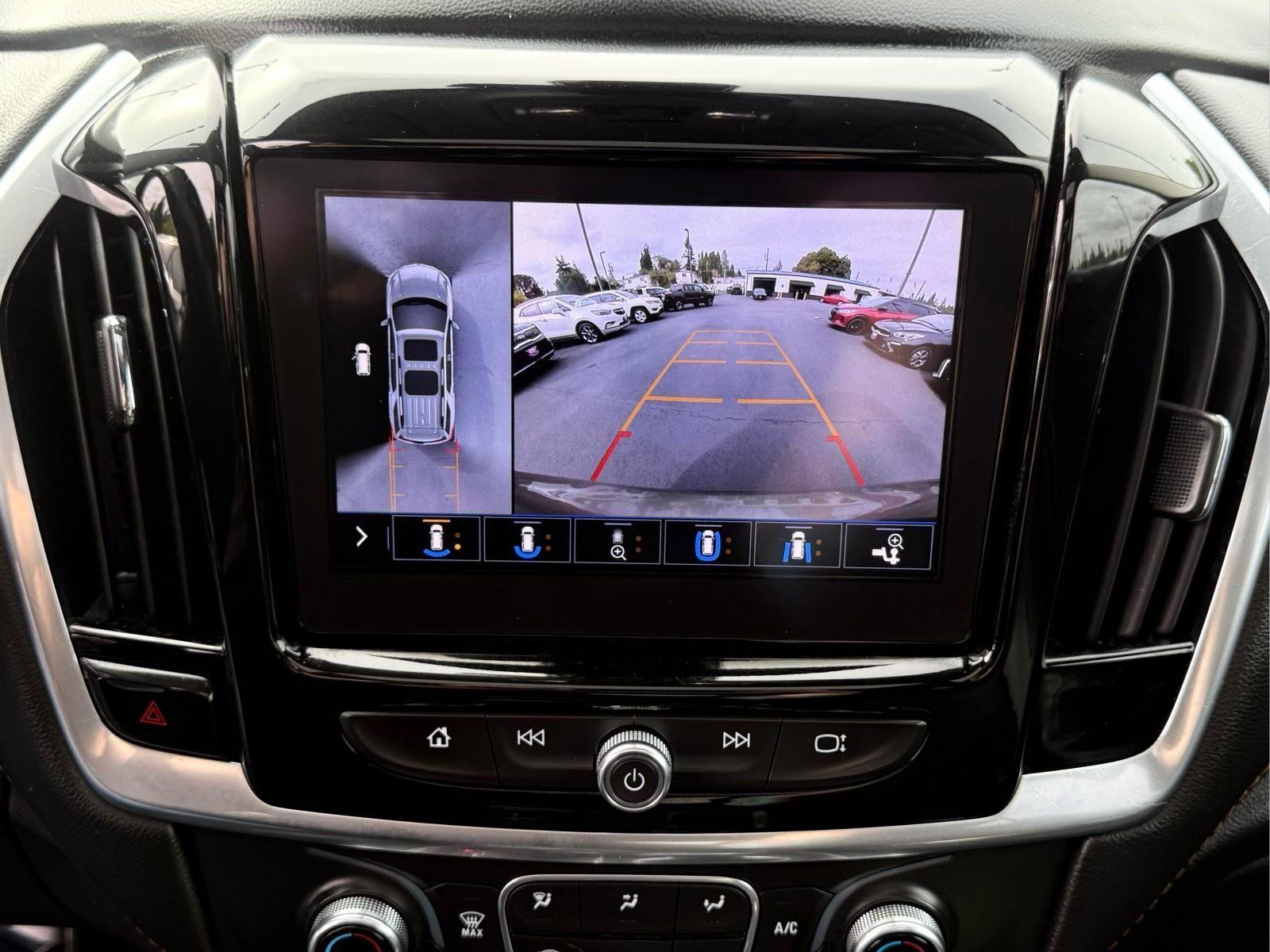 Used 2020 Chevrolet Traverse LT w/ LT Premium Package AWD/4WD image 21