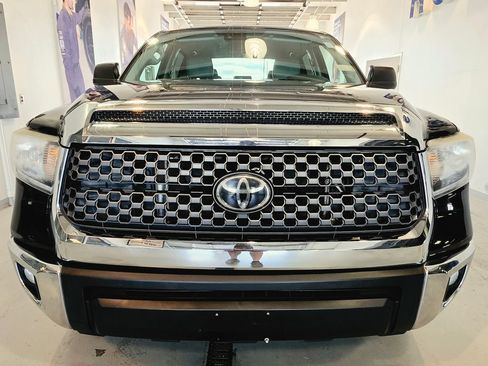 Used 2021 Toyota Tundra SR5 w/ SR5 Leather Package AWD/4WD image 3