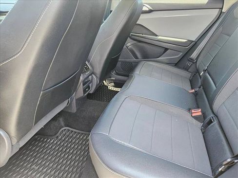 Certified 2022 Volkswagen Taos SE FWD image 18