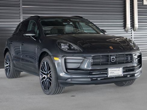 Certified 2026 Porsche Macan AWD/4WD image 7