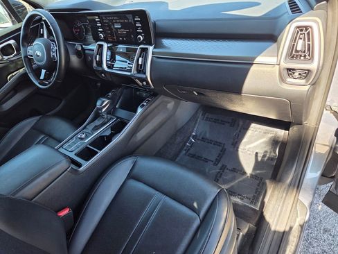 Used 2021 Kia Sorento S image 17