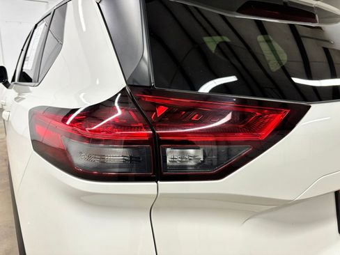 Used 2023 Nissan Rogue SV FWD image 7