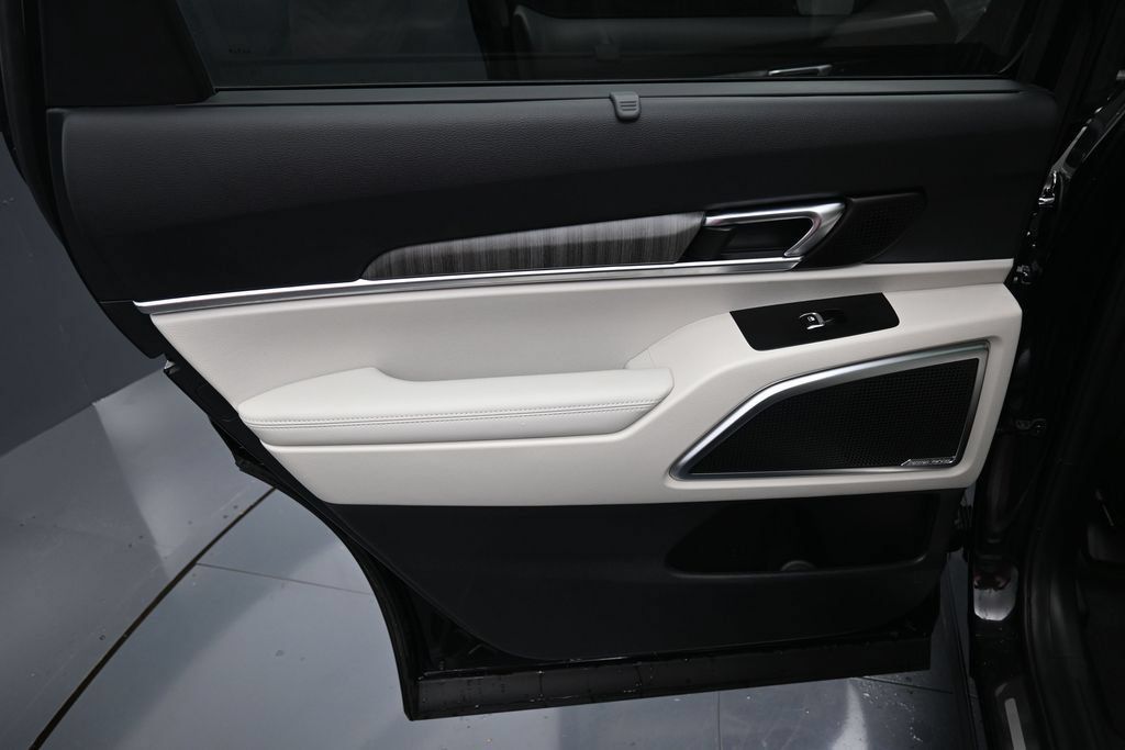 Used 2025 Kia Telluride SX w/ SX Captain's Chair Package AWD/4WD image 36