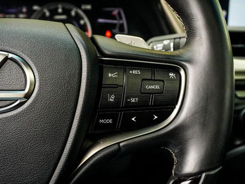 Used 2019 Lexus ES 350 w/ Premium Package image 28