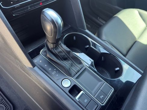 Used 2023 Volkswagen Atlas Cross Sport SE image 18