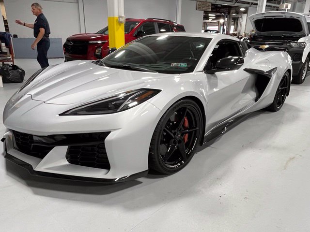 Used 2026 Chevrolet Corvette E-Ray w/ Stealth Interior Trim Package AWD/4WD image 9