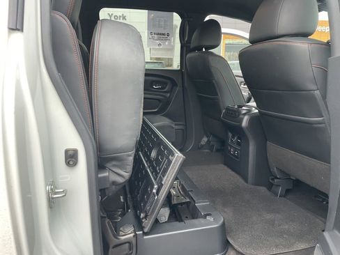Used 2023 Nissan Titan PRO-4X image 26