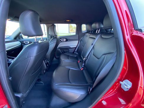 Used 2025 Jeep Compass Limited image 38