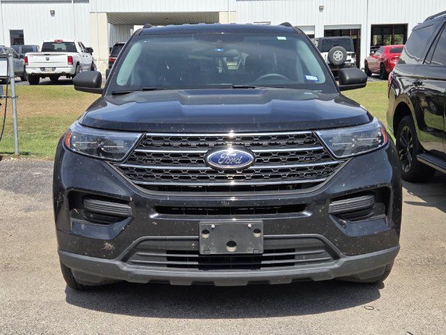 Used 2024 Ford Explorer XLT RWD image 2