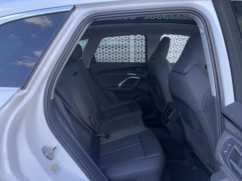 New 2025 Audi Q5 Prestige image 8