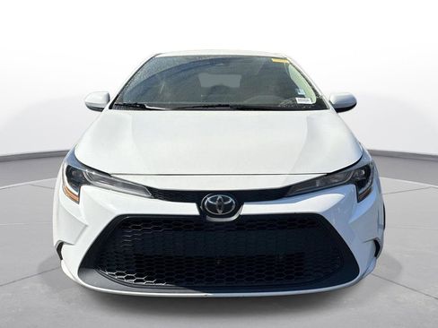 Certified 2022 Toyota Corolla LE image 3