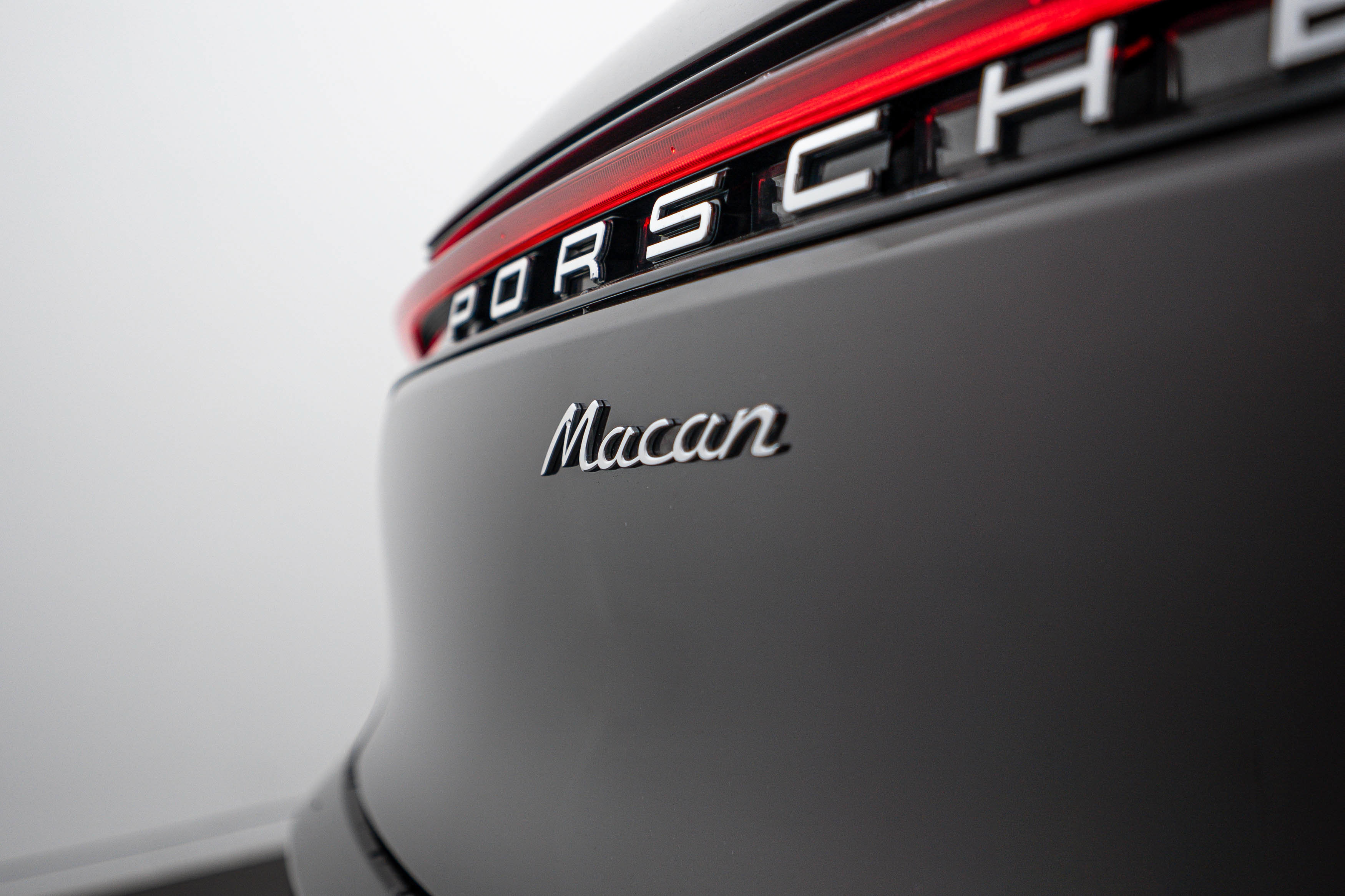 Certified 2023 Porsche Macan AWD/4WD image 26