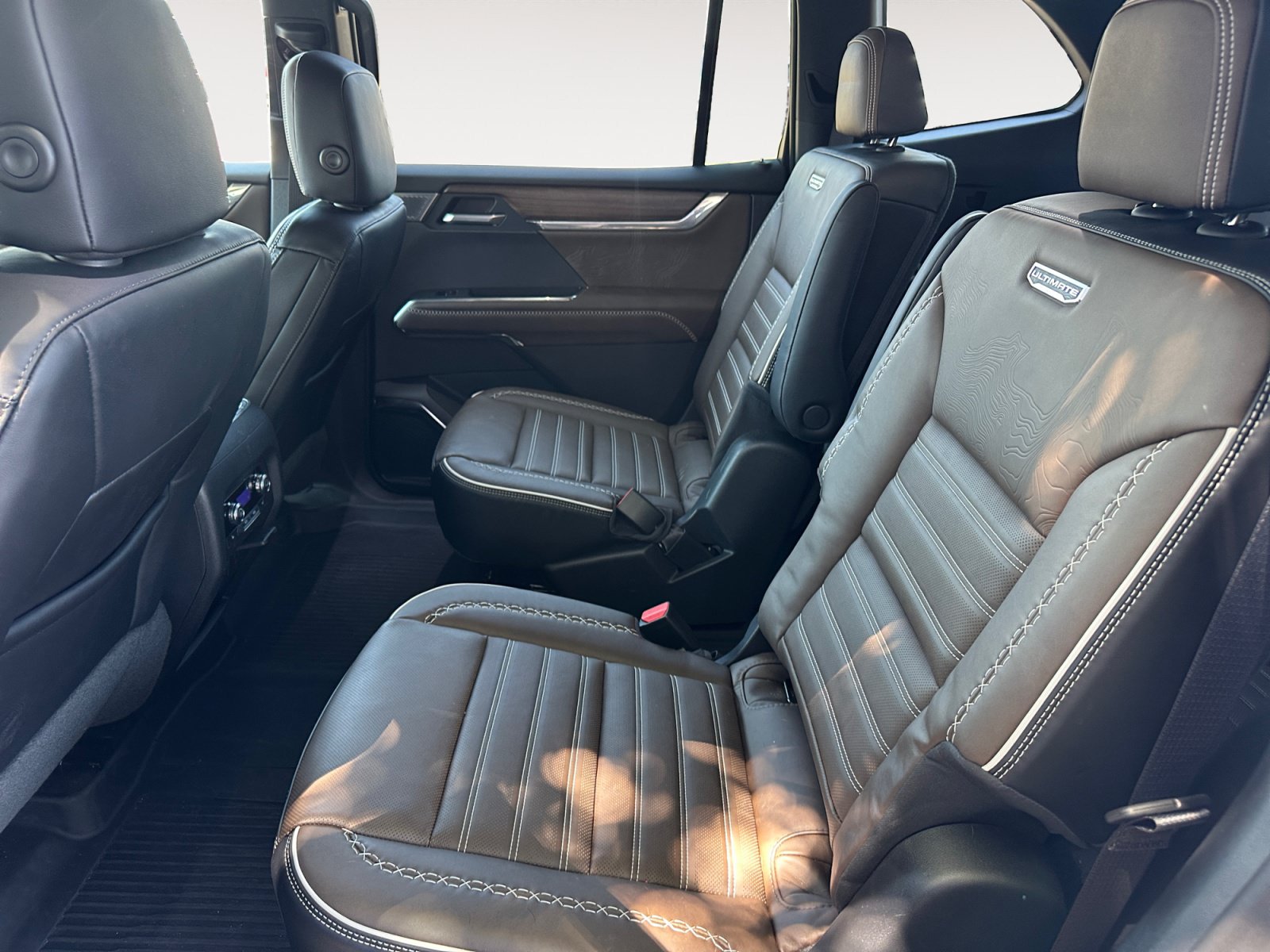 Used 2026 GMC Acadia Denali Ultimate w/ LPO, Floor Liner Package AWD/4WD image 24