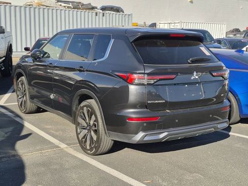 Used 2025 Mitsubishi Outlander AWD image 8