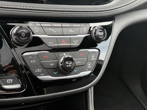 New 2026 Chrysler Pacifica Limited w/ Uconnect Theater Family Group FWD image 21