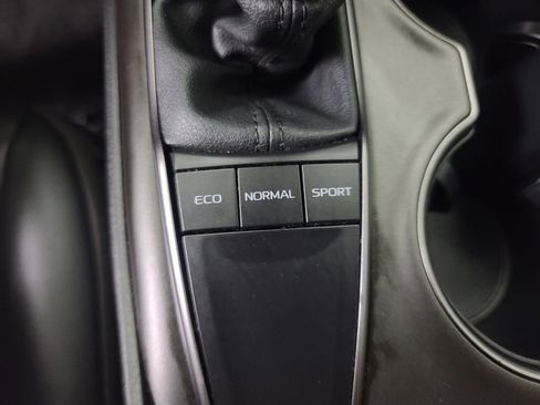 Used 2024 Toyota Camry SE image 34