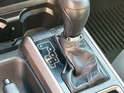 Used 2020 Toyota Tacoma SR5 RWD image 17