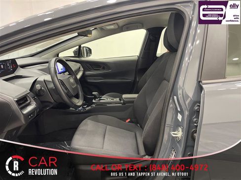 Used 2023 Toyota Prius LE FWD image 13