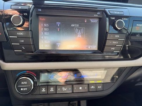 Used 2014 Toyota Corolla LE FWD image 8
