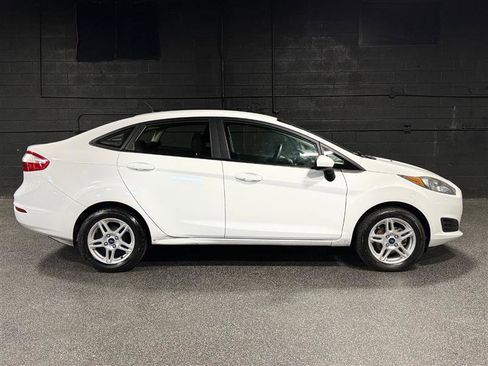 Used 2018 Ford Fiesta SE image 5