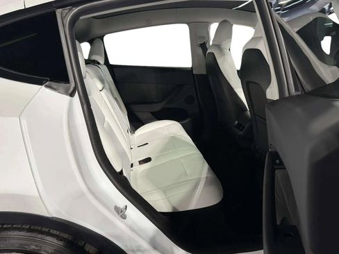 Used 2022 Tesla Model Y Performance image 14