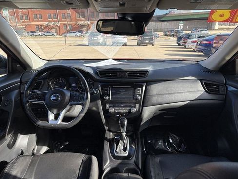 Used 2018 Nissan Rogue SL w/ Premium Package image 16