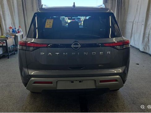 Used 2023 Nissan Pathfinder SL image 16