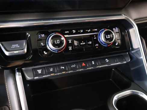 Used 2025 GMC Sierra 2500 Denali Ultimate AWD/4WD image 7