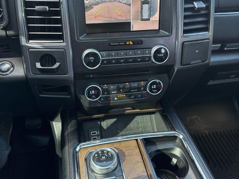 Used 2018 Ford Expedition Platinum image 29