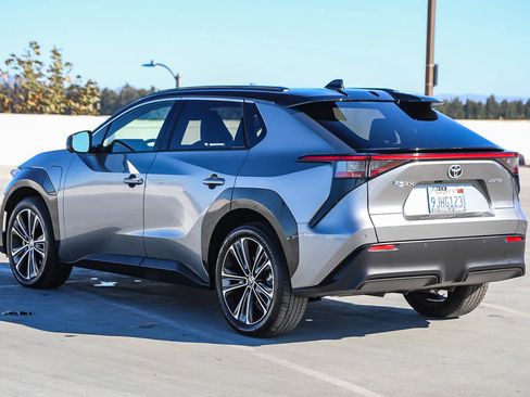 Used 2023 Toyota bZ4X Limited image 7