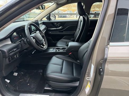 New 2026 Lincoln Corsair Premiere image 8