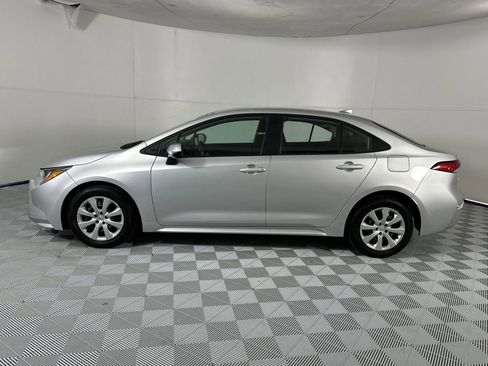 Used 2025 Toyota Corolla LE FWD image 5
