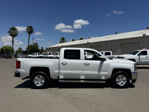 Used 2018 Chevrolet Silverado 1500 LT w/ LT Eassist Package RWD image 11