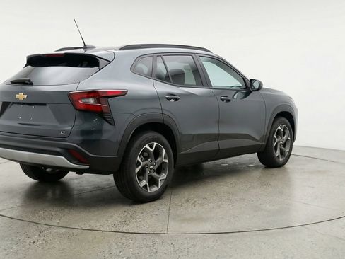 Used 2025 Chevrolet Trax LT w/ LT Convenience Package image 9