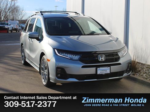 New 2026 Honda Odyssey Touring image 3